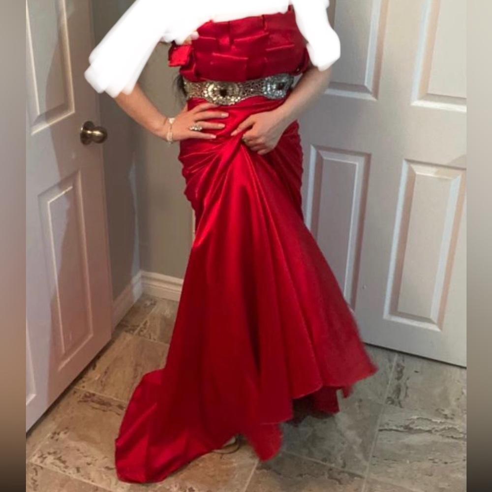Red Embellished Mermaid Party dress - Picture 11 of 12